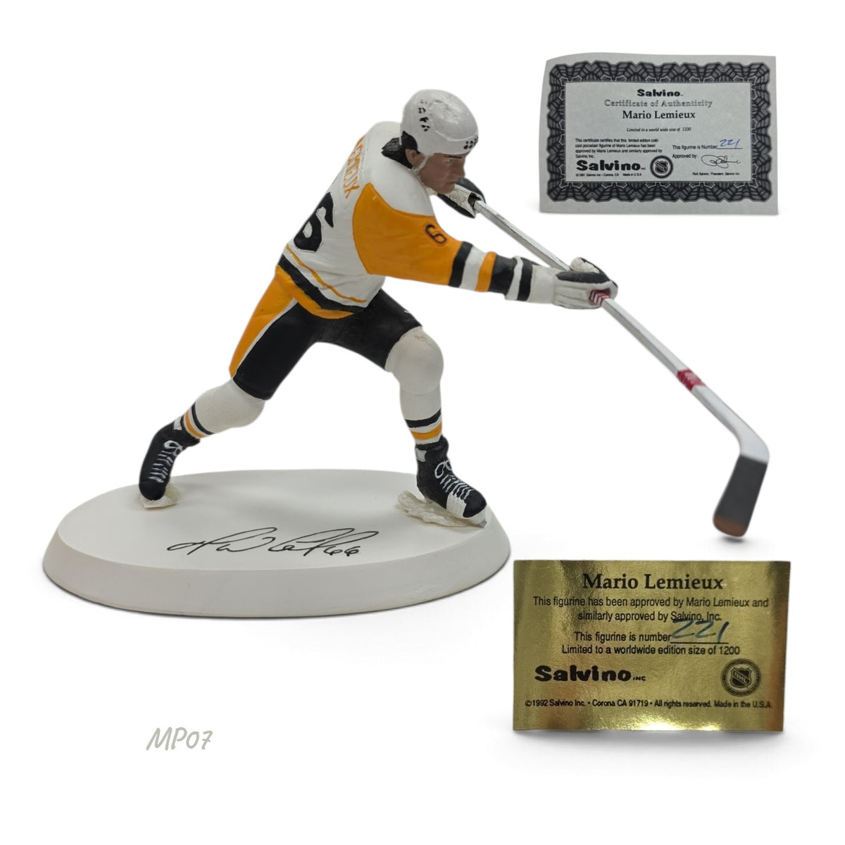 Lake Country Cards Mario Lemieux porcelain hockey figurine in Pittsburgh Penguins home jersey with COA and plaque